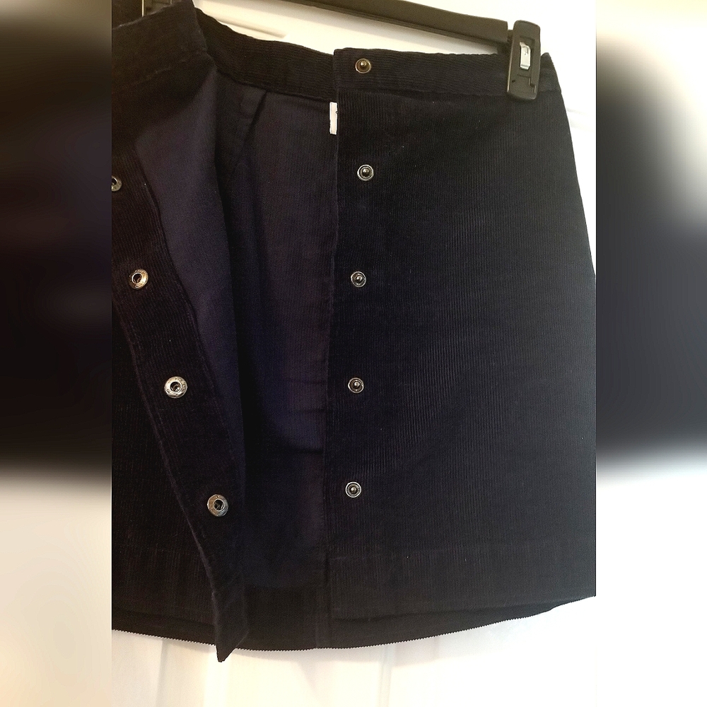 Old Navy Mini Skirt - Picture 3 of 4